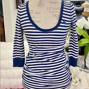 ABERCROMBIE & FITCH TOP SIZE SMALL